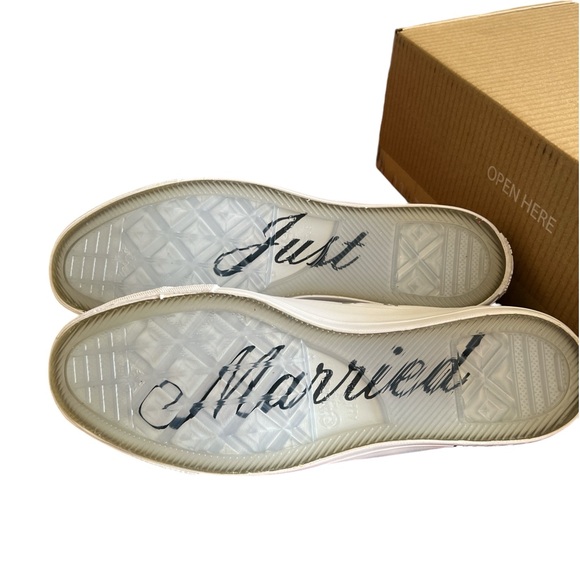 Converse All Star customized “Just Married “ “Mr.” Low top shoes - Picture 2 of 7